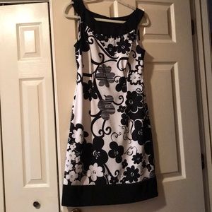 NWOT Connected women’s sleeveless dress size 10